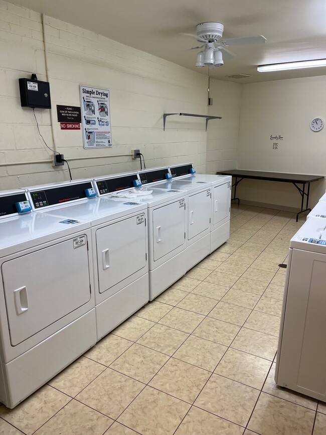 Laundry Room - 950 E Wilmette Rd