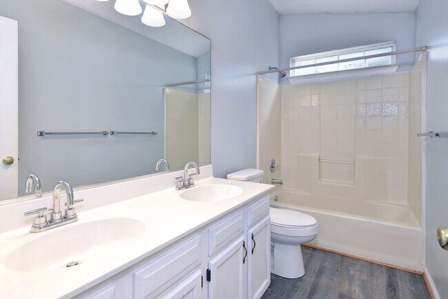 Building Photo - Well Maintained Coventry Home