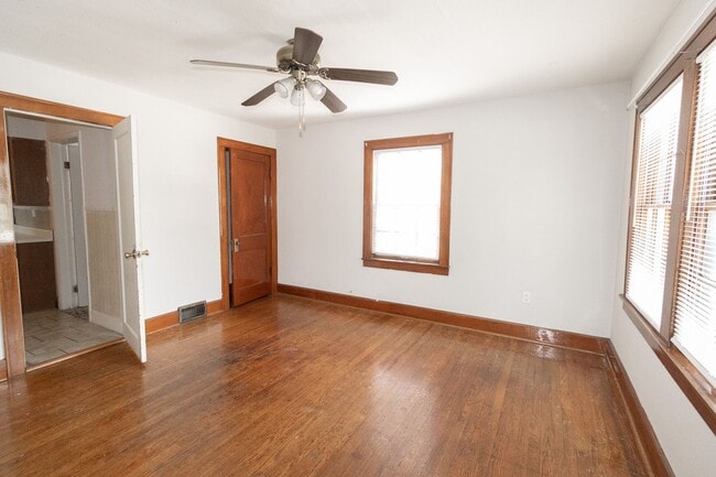 Building Photo - Charming 3 bed | 2 bath home in the heart ...