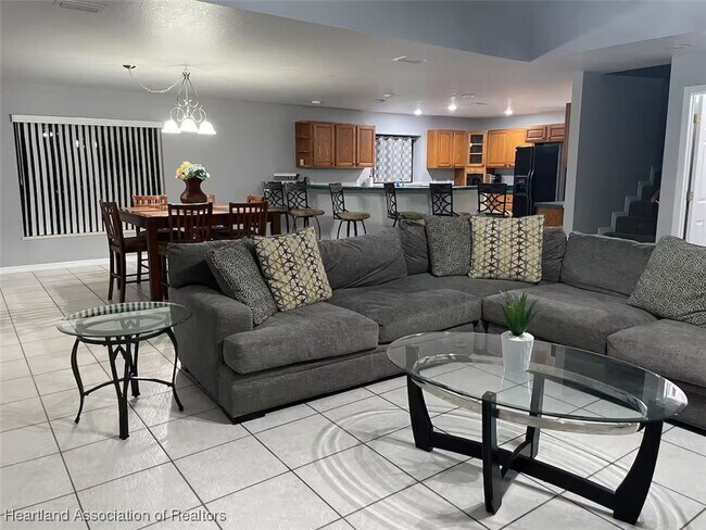 Building Photo - 3116 Tanglewylde Ave