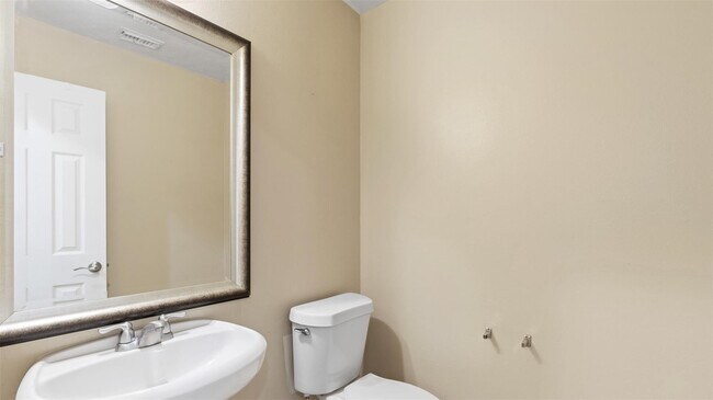 Building Photo - 8838 Eastheimer St