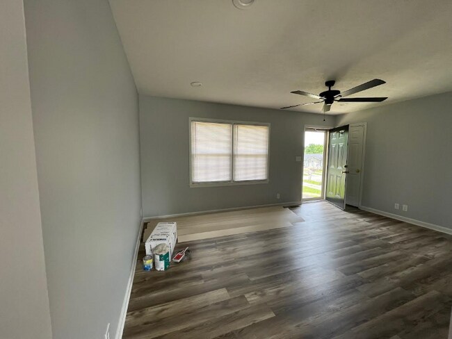 Building Photo - 1601 Rhode Ct