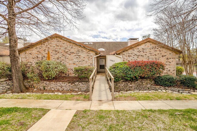 Building Photo - 5947 Chimney Wood Cir