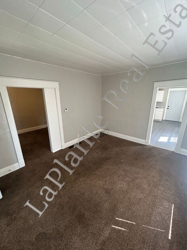 Building Photo - Comfortable Single-Family Home for Rent
