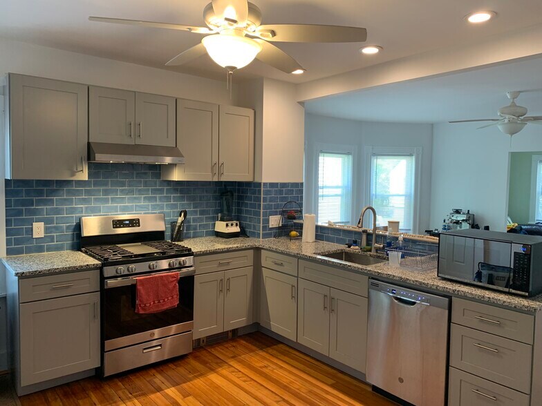 Building Photo - 22 Lincoln Ave