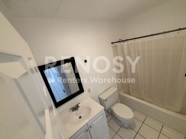 Building Photo - Modern, Solar Energy, 2-Bedroom detached Casita!
