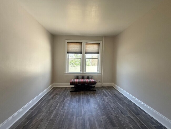 Building Photo - 138 W 30th St