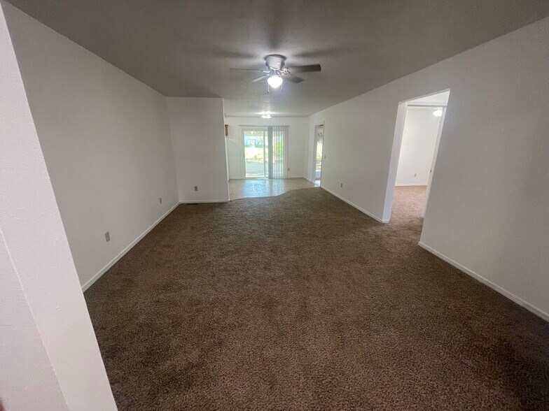 Building Photo - 317 S Market St