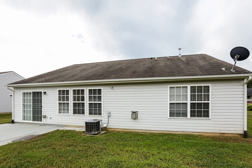 Building Photo - 5207 Hildreth Court