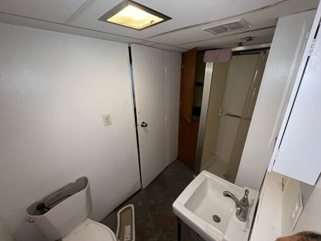 Building Photo - 4091 E 56th St