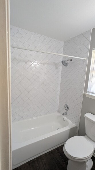 Building Photo - 711 Hillcrest Ct