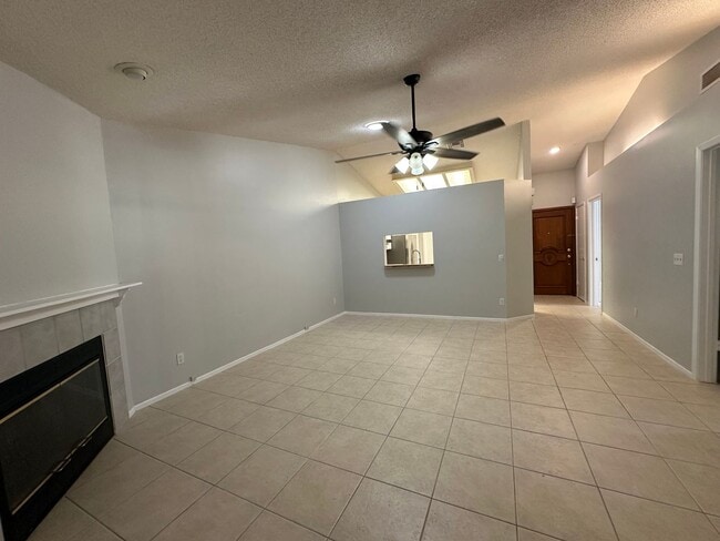 Building Photo - Beautiful open 2/2 Near UCF