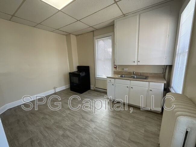 Building Photo - 150 S Pine St