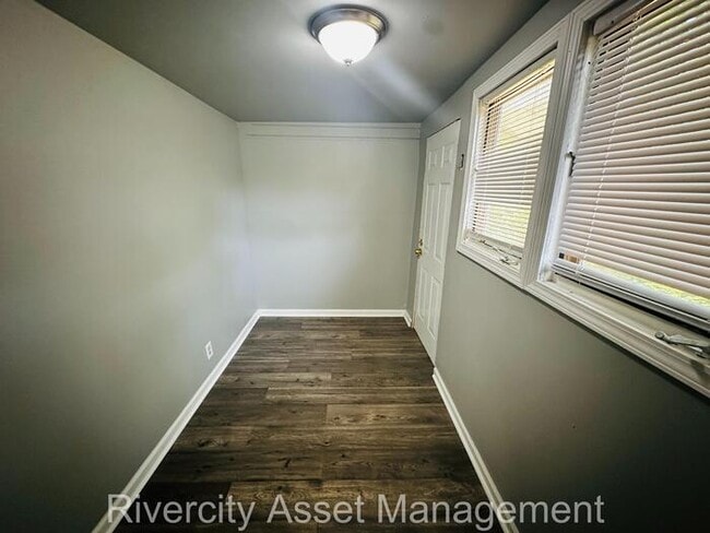 Building Photo - HUGE BACKYARD!!!!!! SECTION 8 FRIENDLY, RE...