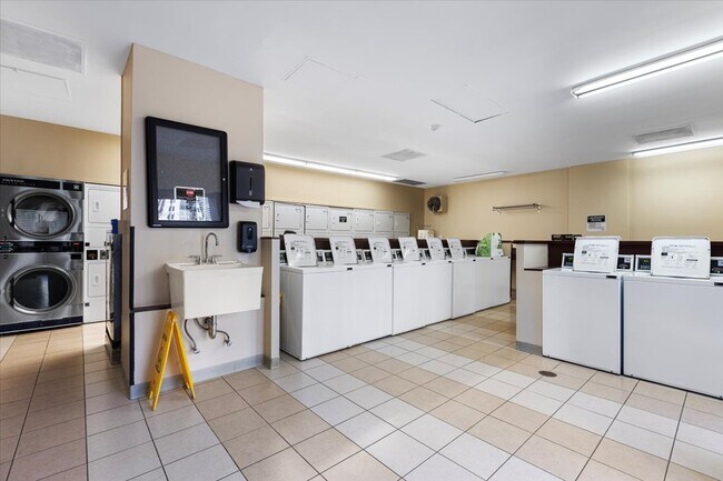 Building Photo - 30 E Huron St