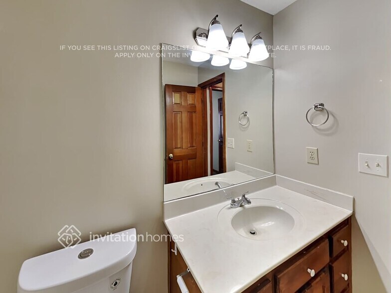 Building Photo - 1231 Great Oaks Dr SE