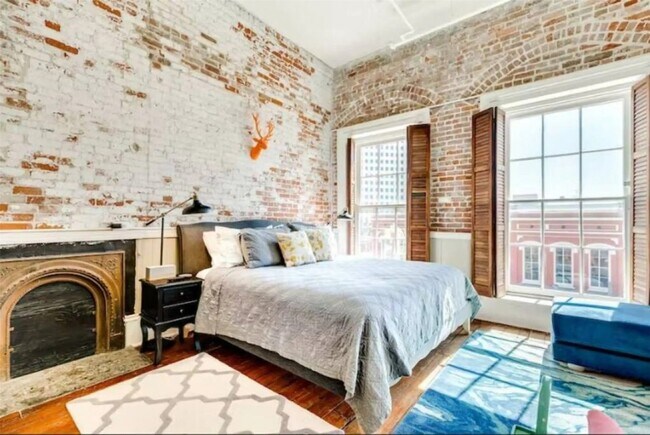 Building Photo - 2010 The Strand