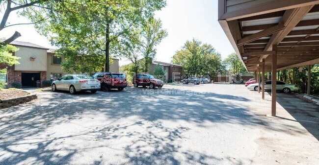 Building Photo - 302 Woodhenge Dr