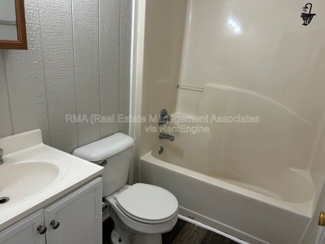 Building Photo - 32A Plum St