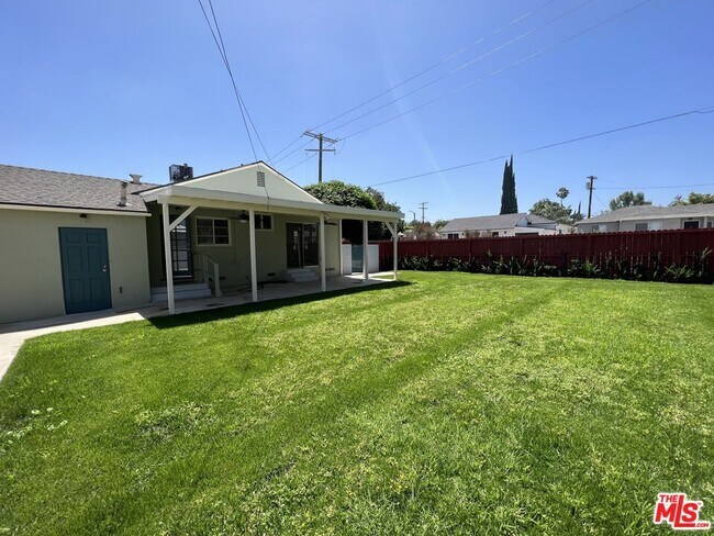 Building Photo - 5835 Shoshone Ave