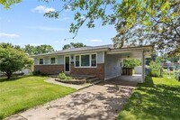 Building Photo - 26 Manor Dr