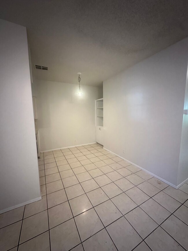 Building Photo - Windtree Condos 60% Commissions