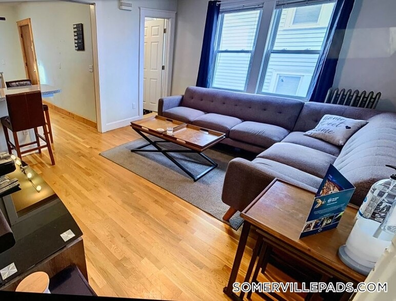 Building Photo - 18 Bond St