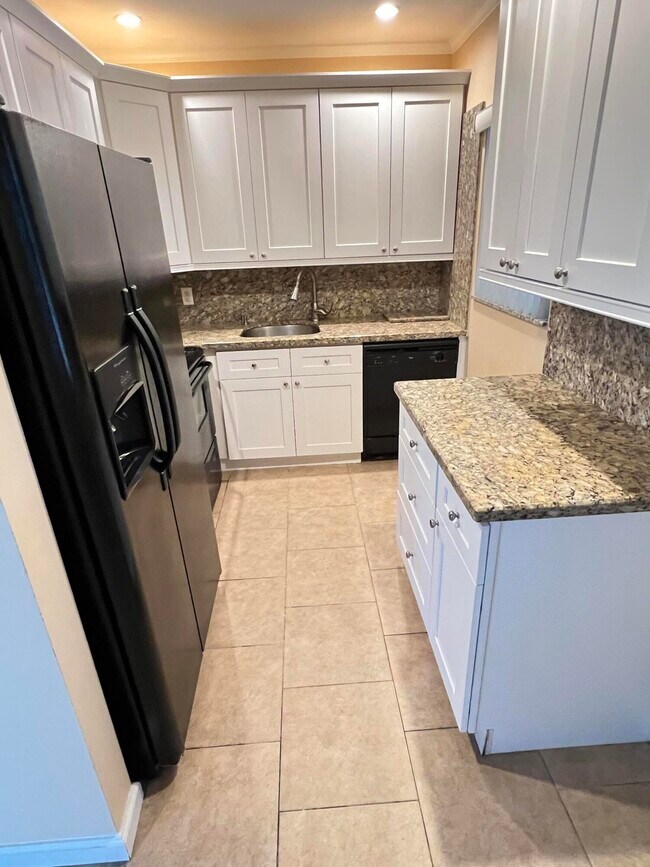 Building Photo - 133 Salisbury E