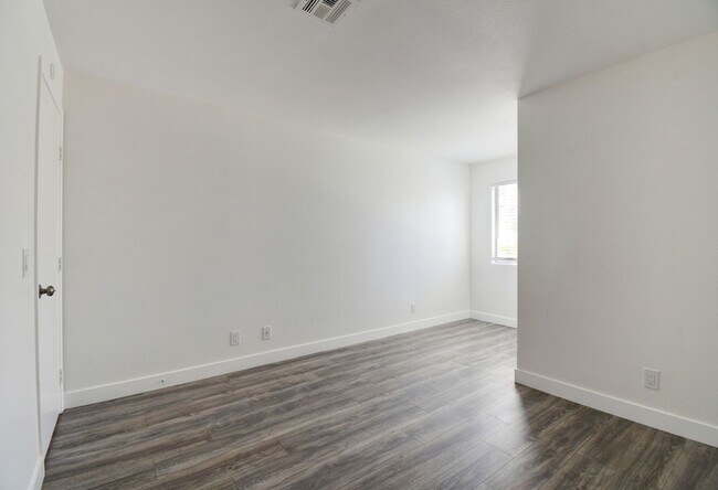 Building Photo - 6867 Tamarus St