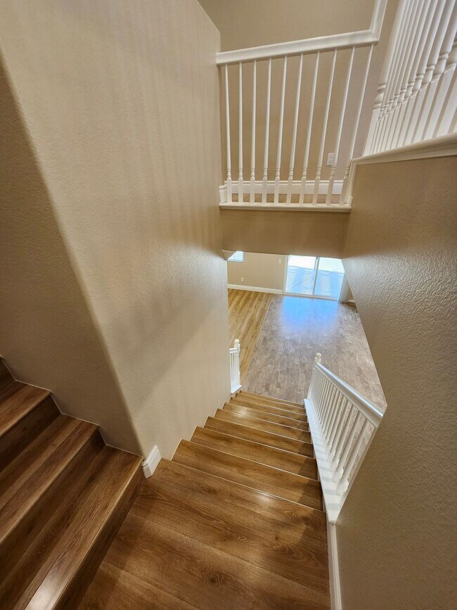Building Photo - Luxurious 4-Bedroom View Home in Desirable...