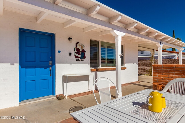 Building Photo - 434 S Vista Del Rio