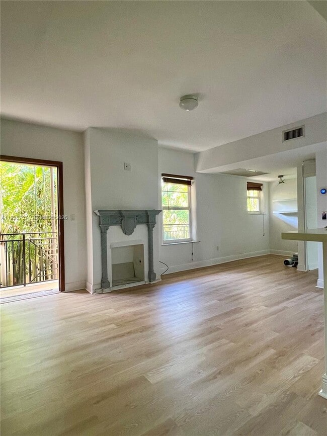 Building Photo - 4812 Pine Tree Dr