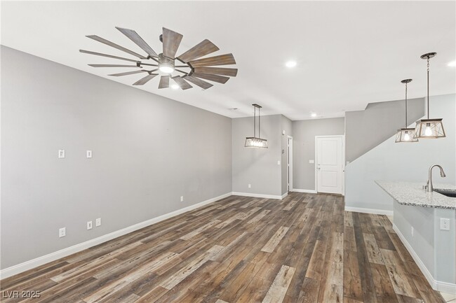 Building Photo - 2808 Alenga St