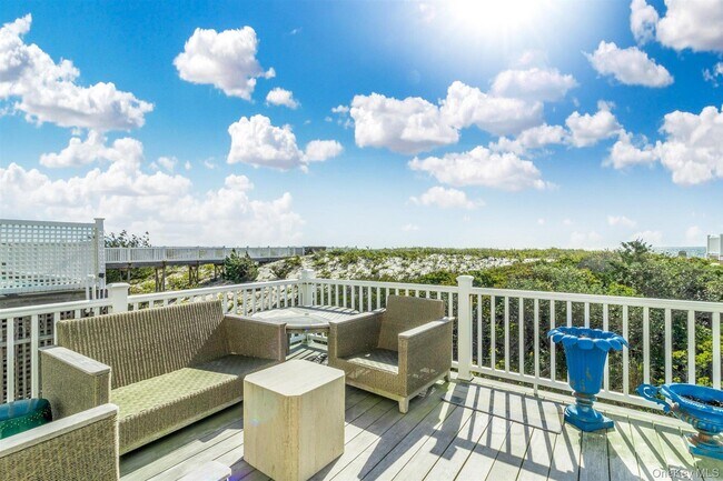 Building Photo - 803 Dune Rd