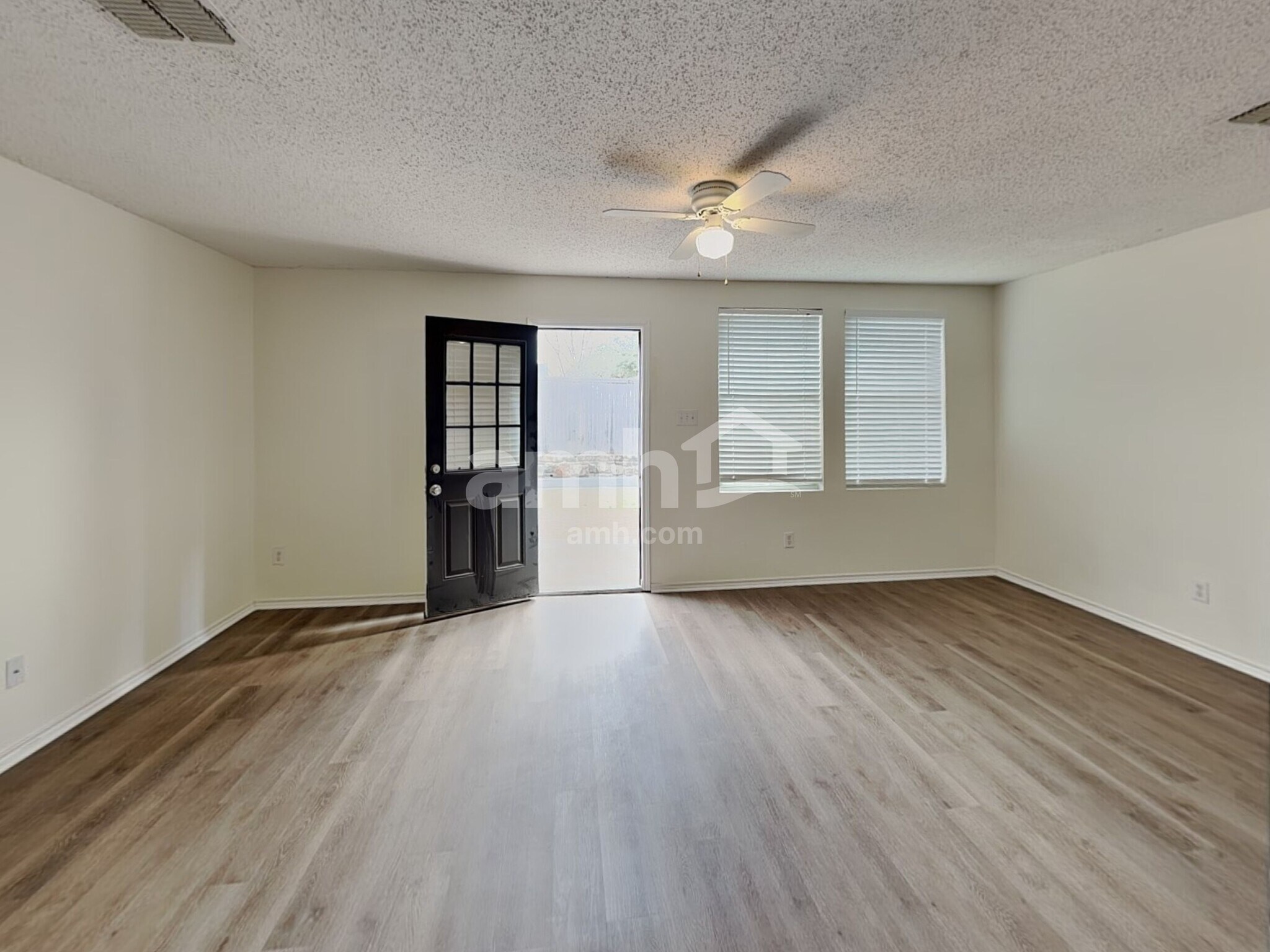 Building Photo - 16136 Shawnee Trl