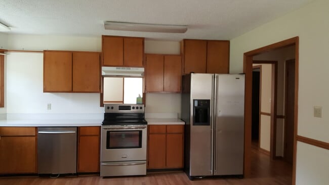 Building Photo - 611 Windcrest Dr
