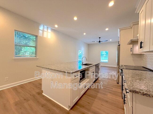 Building Photo - 1112 Pegram St