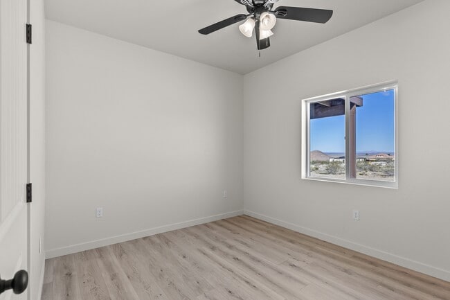 Building Photo - 10096 Glen Rd