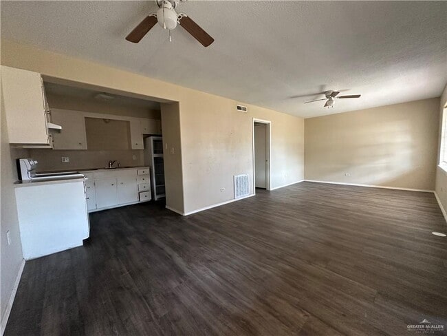 Building Photo - 5 West Dr