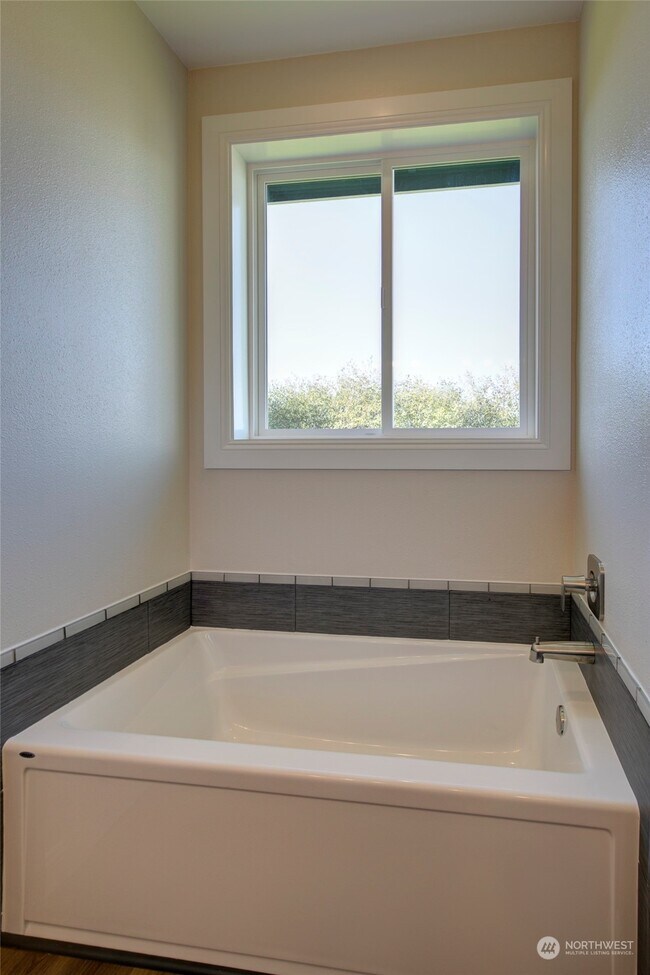 Building Photo - 3155 Sanderling Dr