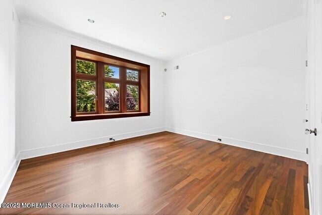 Building Photo - 18 Sheraton Ln