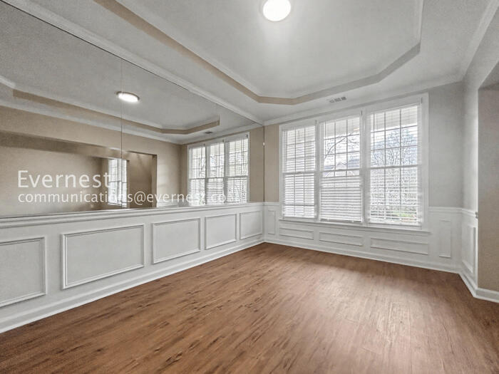 Building Photo - 1034 Middlebrooke Dr