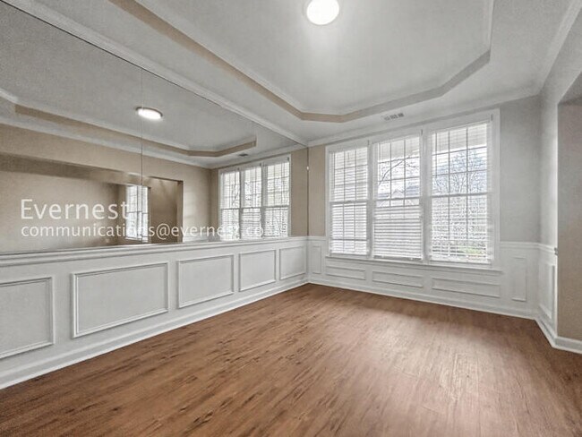 Building Photo - 3-Beds 3.5 Baths Spacious Home with Fenced Yard and Garage Parking