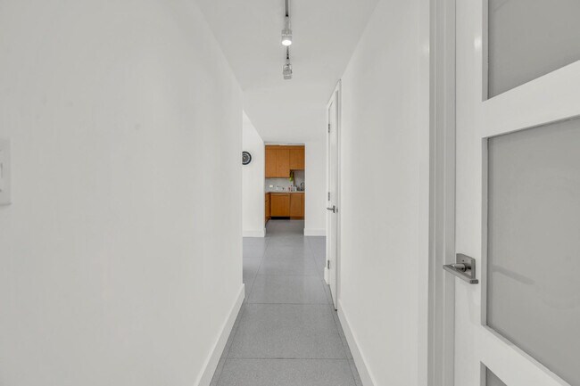 Building Photo - 11930 N Bayshore Dr