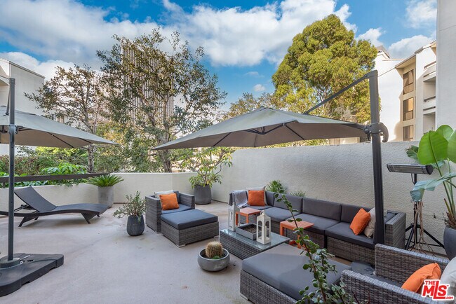 Building Photo - 2102 Century Park Ln