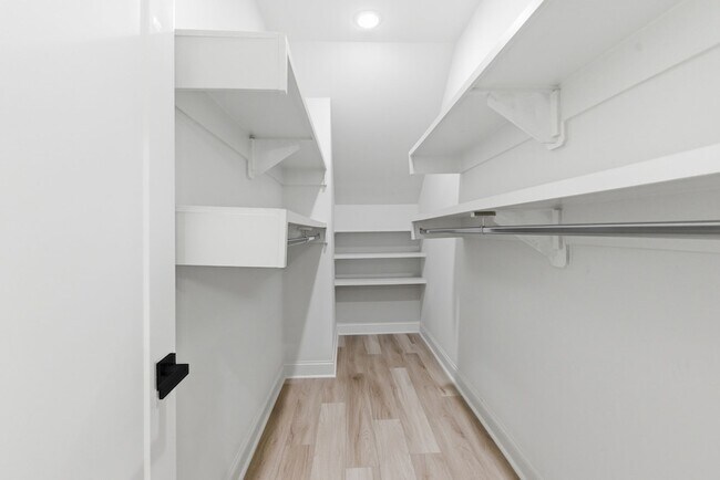 Building Photo - 2401B Inga St