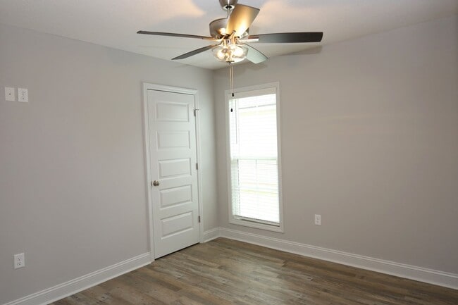 Building Photo - 2047 Mdw Cv Dr