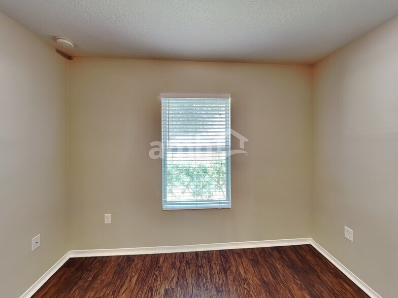 Building Photo - 7271 Wakeview Dr