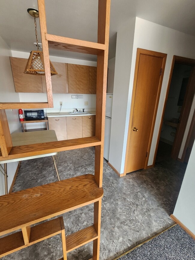 Building Photo - 1484