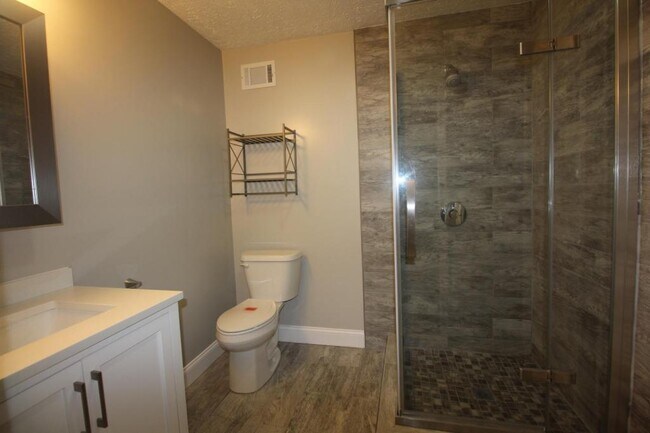 Building Photo - 9944 Murnane St